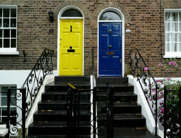 Top kits pour isoler efficacement votre porte d'entrée